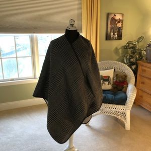 ReversibleShaw / cape with vegan leather trim